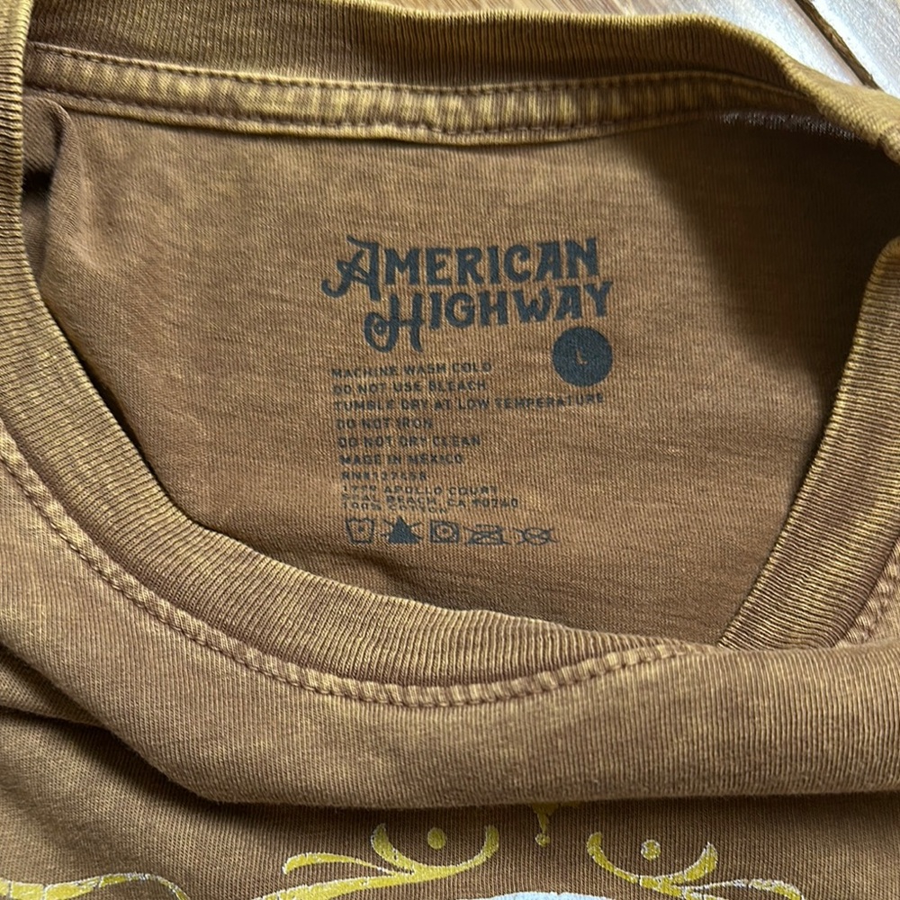 Buckle Brown Short Sleeve Tee with Vintage Graphic - Picture 2 of 3